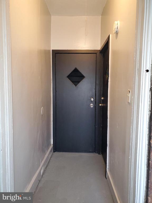Building Photo - 520 E Westmoreland St