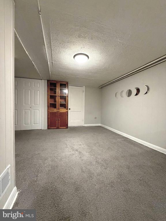 Building Photo - 202 W Edgevale Rd