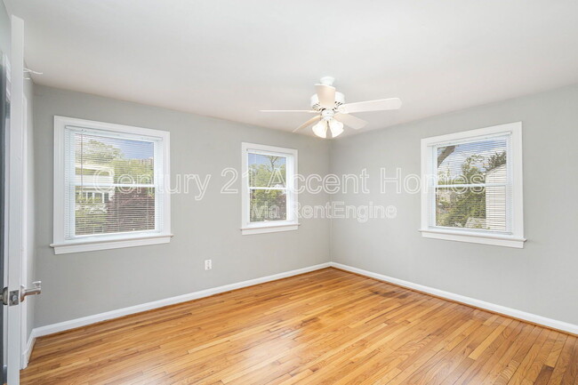Building Photo - 2034 Arlington Terrace