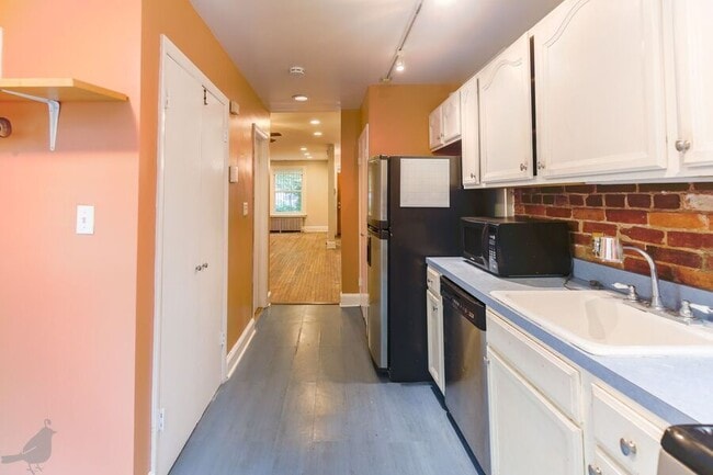 Building Photo - 337 14th St NE