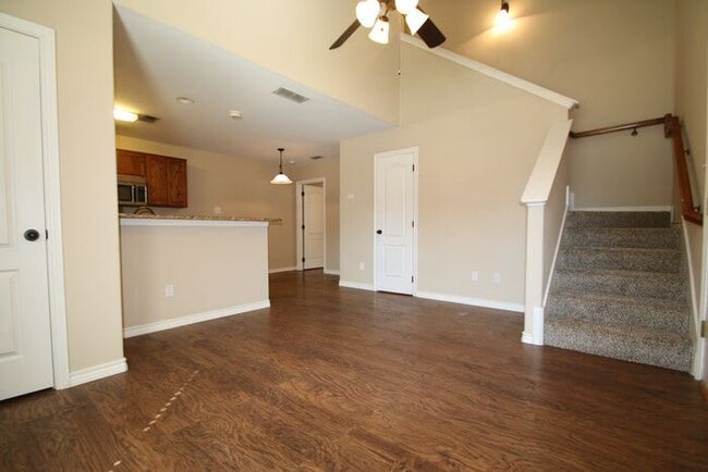 Building Photo - ~INVITING 3/2.5 Townhome Includes Granite in Kitchen & All Kitchen Appliances***Landscaping Inclu...