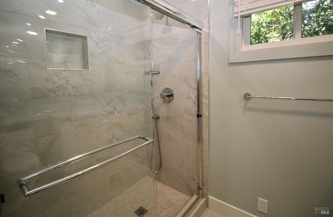 Building Photo - 201 Cleveland Ct