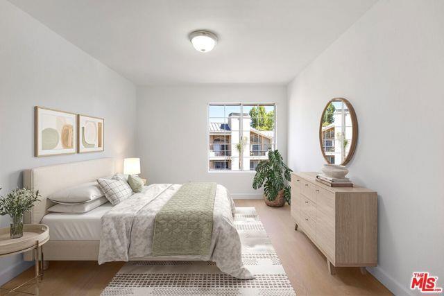 Building Photo - 5565 Canoga Ave