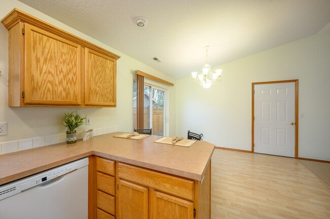 Building Photo - Newly Renovated 3 Bedroom, 2 Bath House in Sheridan