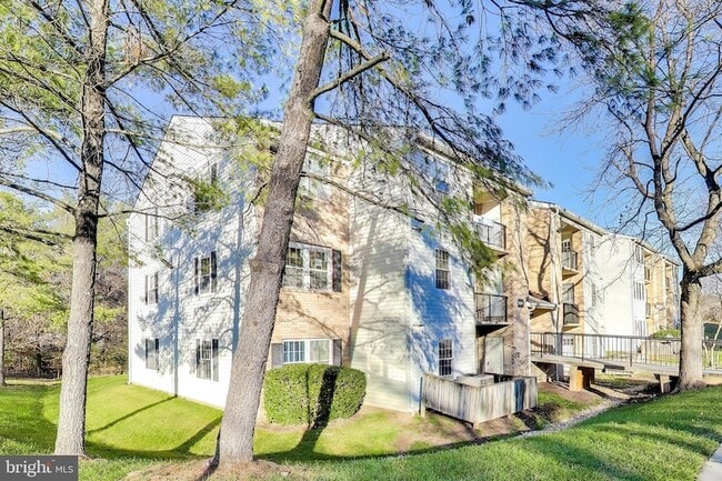 Building Photo - 8205 Whispering Oaks Way