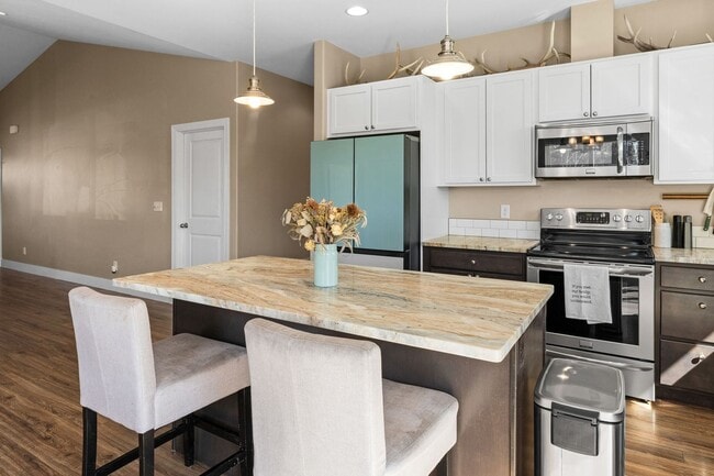 Building Photo - Gorgeous 4 Bedroom Home in Ryen Glenn