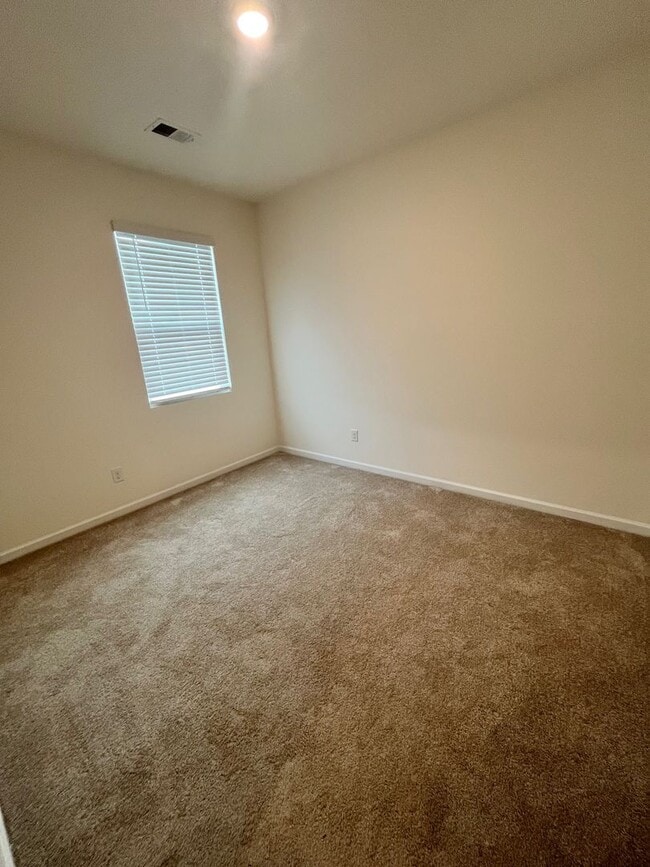 Building Photo - Move Right In to Your Practically Brand New Bonaire Home.