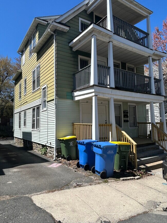 Primary Photo - 18 Eastwood Ave