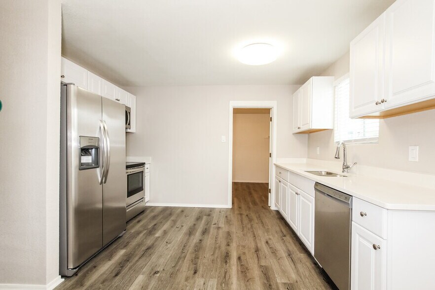Building Photo - 5539 N 31st Dr