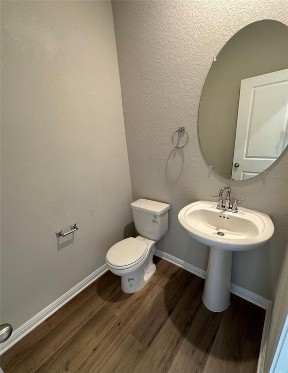 Building Photo - 906 Main St