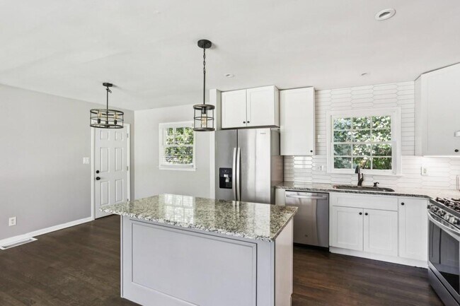 Building Photo - 2647 Hatfield Cir SE