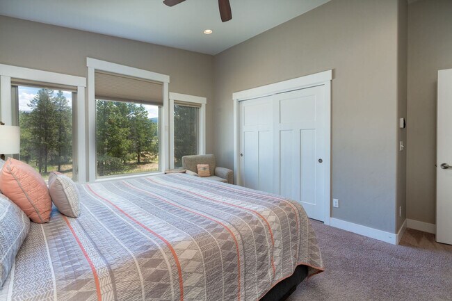 Building Photo - 278 Mountain Willow Dr