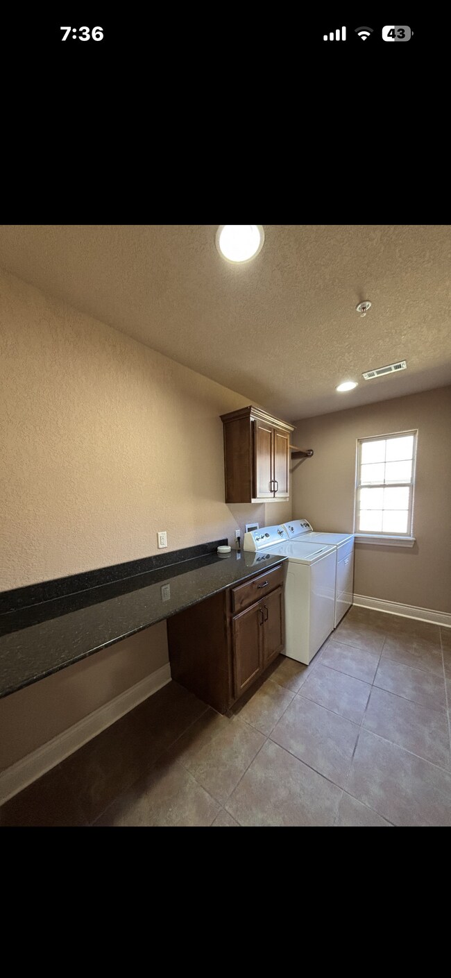 Building Photo - Branson Creek