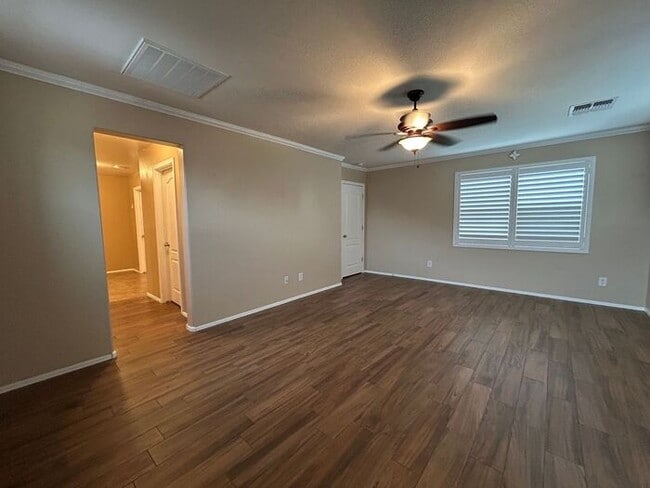 Building Photo - 2251 S Ponderosa Dr