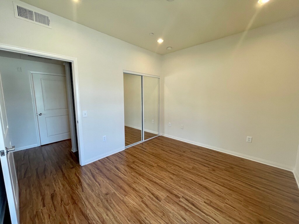 Building Photo - 5842 Harold Way