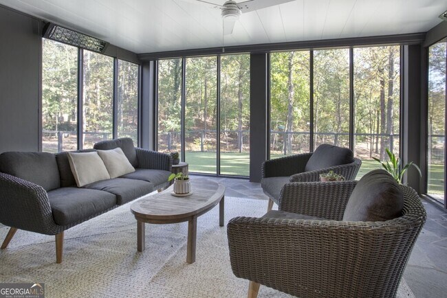 Building Photo - 8885 Bay Dr