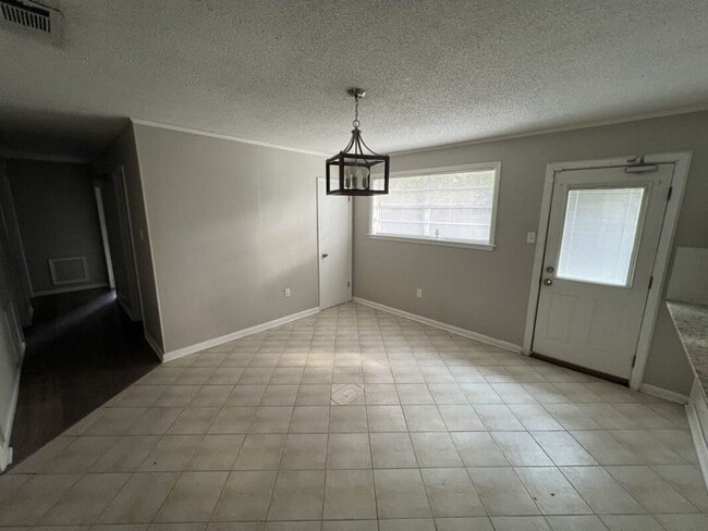 Building Photo - 3-Bedroom, 1.5-Bath Home in Baker  | Available Now!