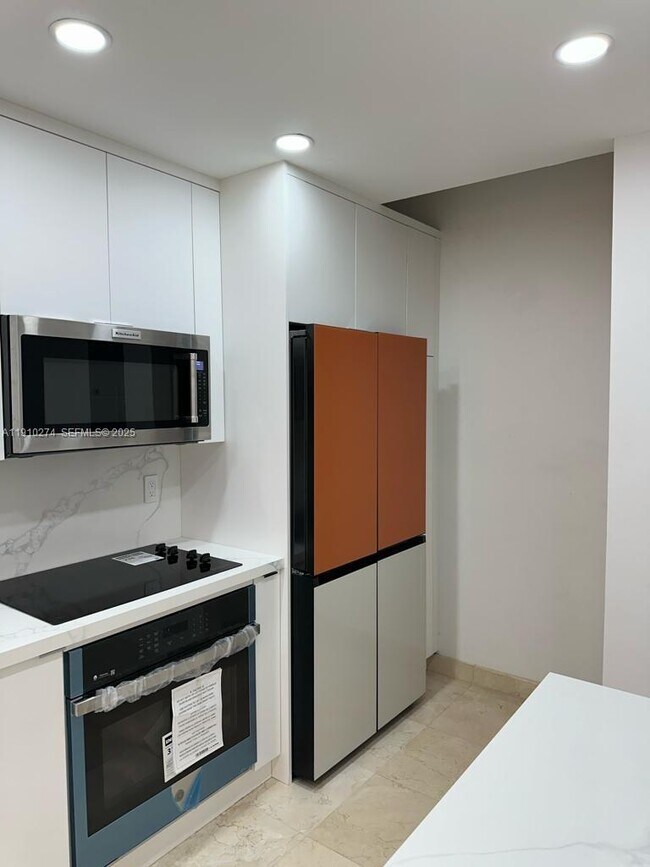 Building Photo - 251 Crandon Blvd