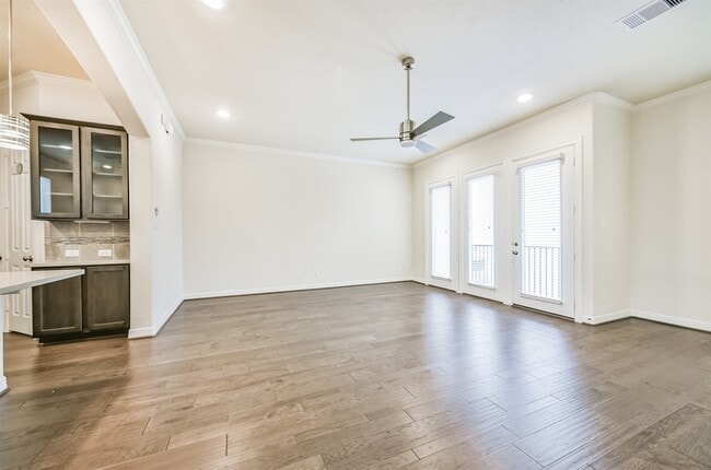 Building Photo - 1504 Peyton Oaks Pl