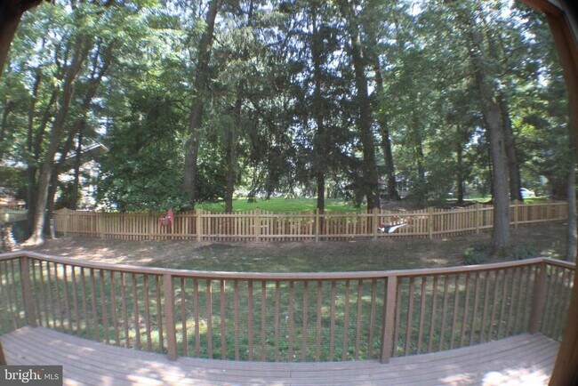 Building Photo - 2223 Abbotsford Dr