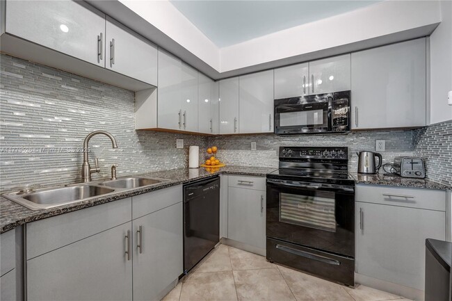 Building Photo - 3725 S Ocean Dr