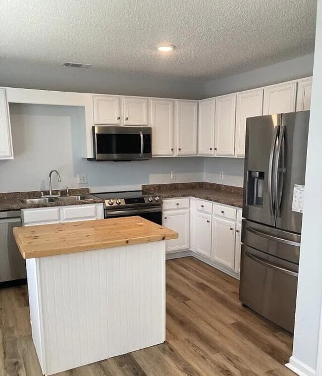 Building Photo - 129 Ridgewood Cir