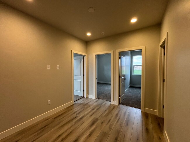 Building Photo - BRAND NEW 4 BEDROOM TOWNHOME!