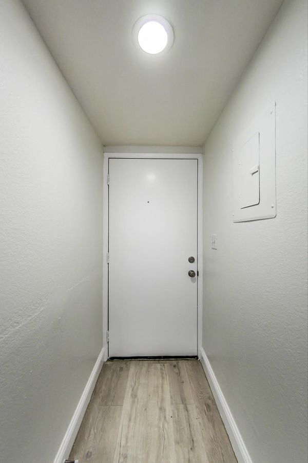 Building Photo - Updated Apartment near BART.  6 Weeks Free!