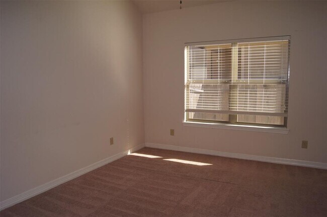 Building Photo - 10252 Stone Gate Dr