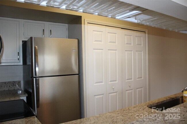 Building Photo - 19839 Henderson Rd