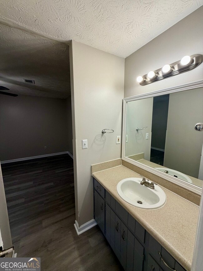 Building Photo - 204 Glendale Ct