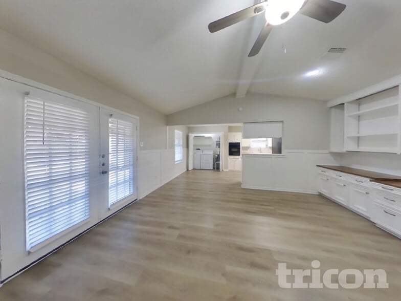 Building Photo - 902 La Nell Drive Deer Park TX