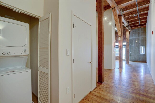 Building Photo - 2960 Inca St