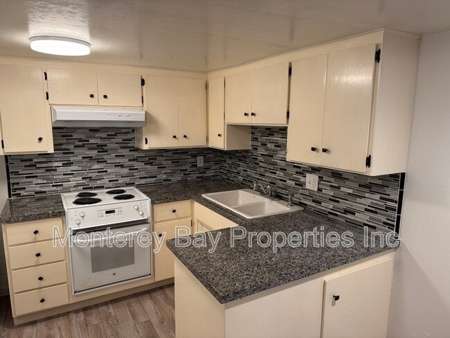 Building Photo - 395 Tabor Dr