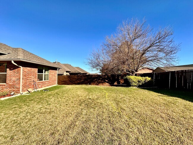 Building Photo - 3 bed, 2 bath home in Moore - Move in Deposit-Free! (If Qualified)
