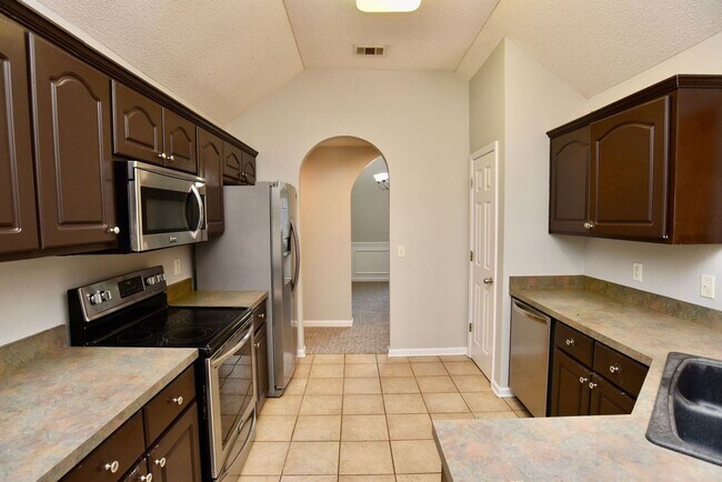 Building Photo - 121 Laurenburg Dr