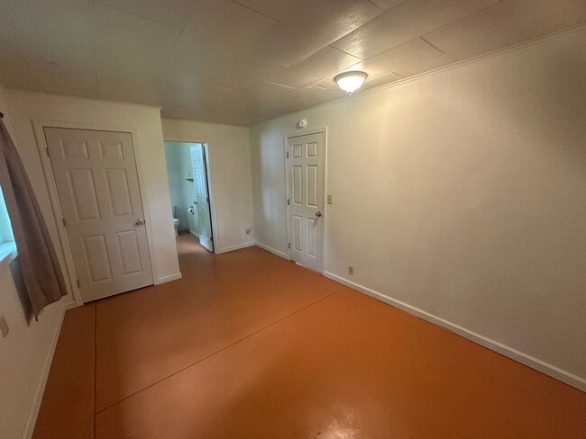 Building Photo - 2050 Laburnum Ave