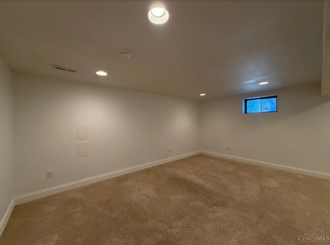 Building Photo - 6862 N Windwood Dr