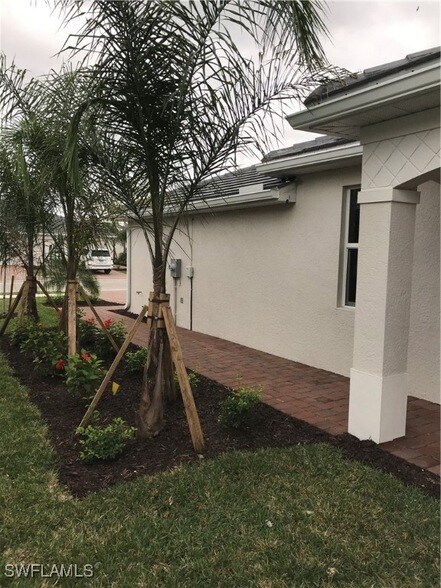 Building Photo - 2016 Vermont Ln