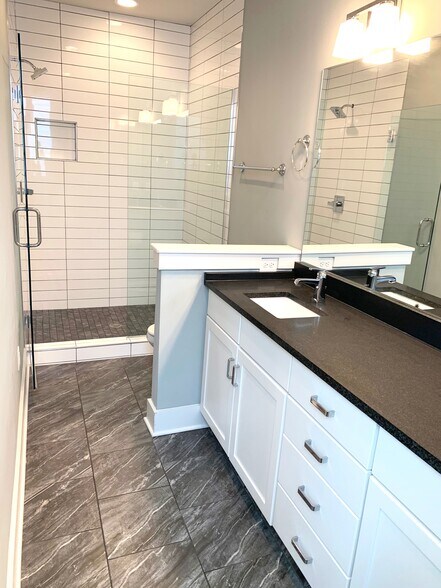 Master Bathroom - 3308B Trevor St