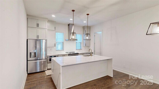 Building Photo - 4019 Plaza Row Ct