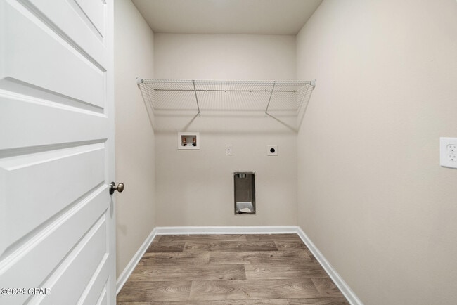 Building Photo - 5817 Viking Wy