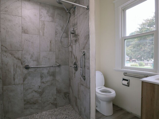 Building Photo - Affordable 2BR Home with Recent Updates – ...