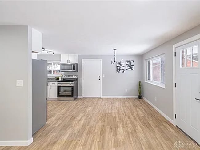 Building Photo - Absolutely Stunning 3BR Ranch in Kettering | Designer Finishes + Huge Backyard
