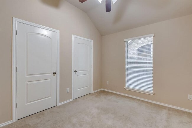 Building Photo - 5615 Stoneridge Ct