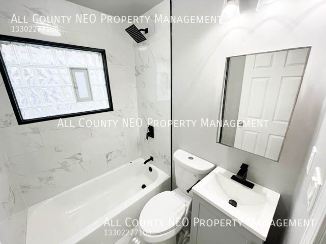 Building Photo - 2092 W 105th St