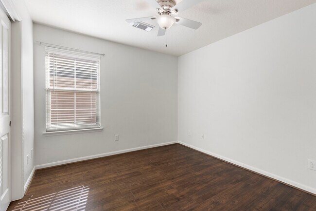 Building Photo - 15 N Flickering Sun Cir