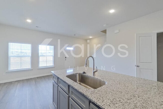 Building Photo - 2097 Banyan Cir