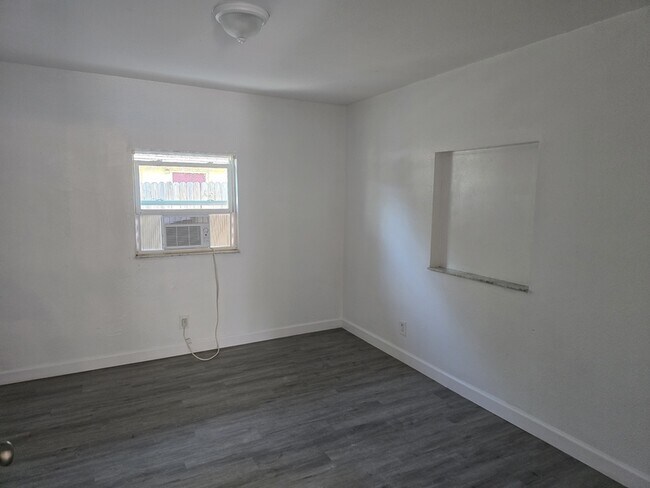 Building Photo - 1624 Coral Way