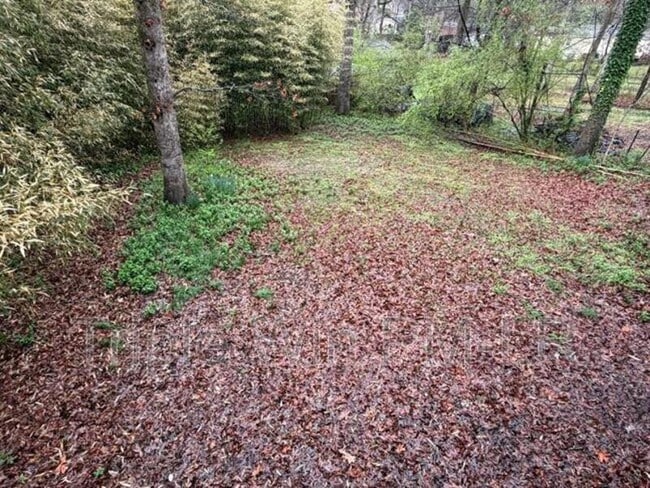 Building Photo - 8010 Westwood Ave